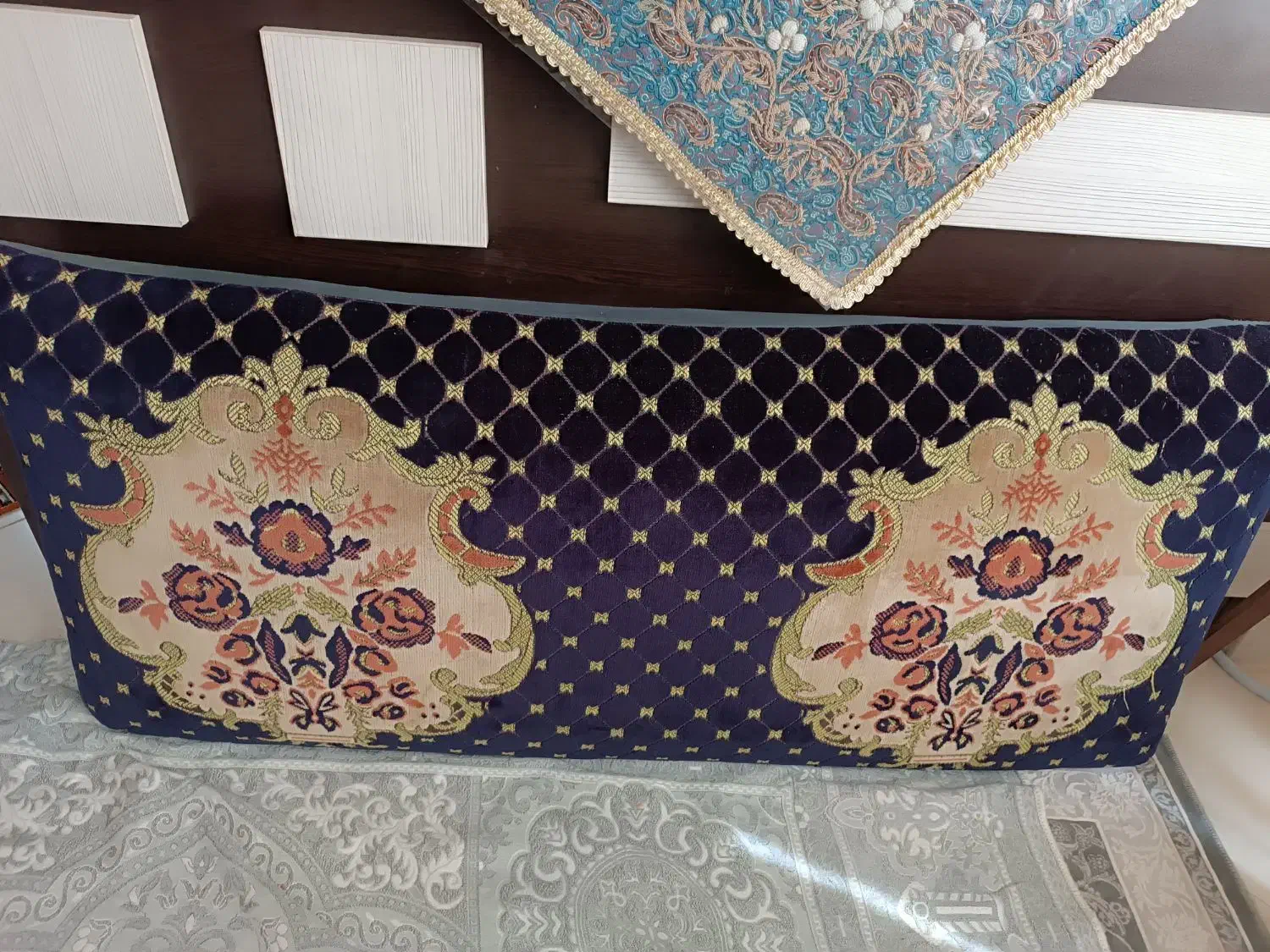 دوعدد پشتی بزرگ|پشتی|بیرجند, |دیوار