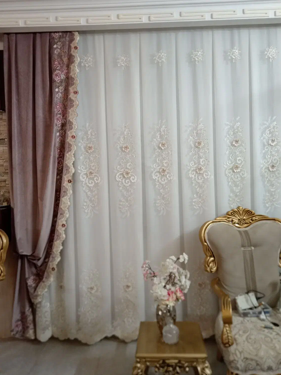 پرده سفید و پشت پنجره ای|پرده، رانر، رومیزی|تربتحیدریه, پائین ولایت|دیوار