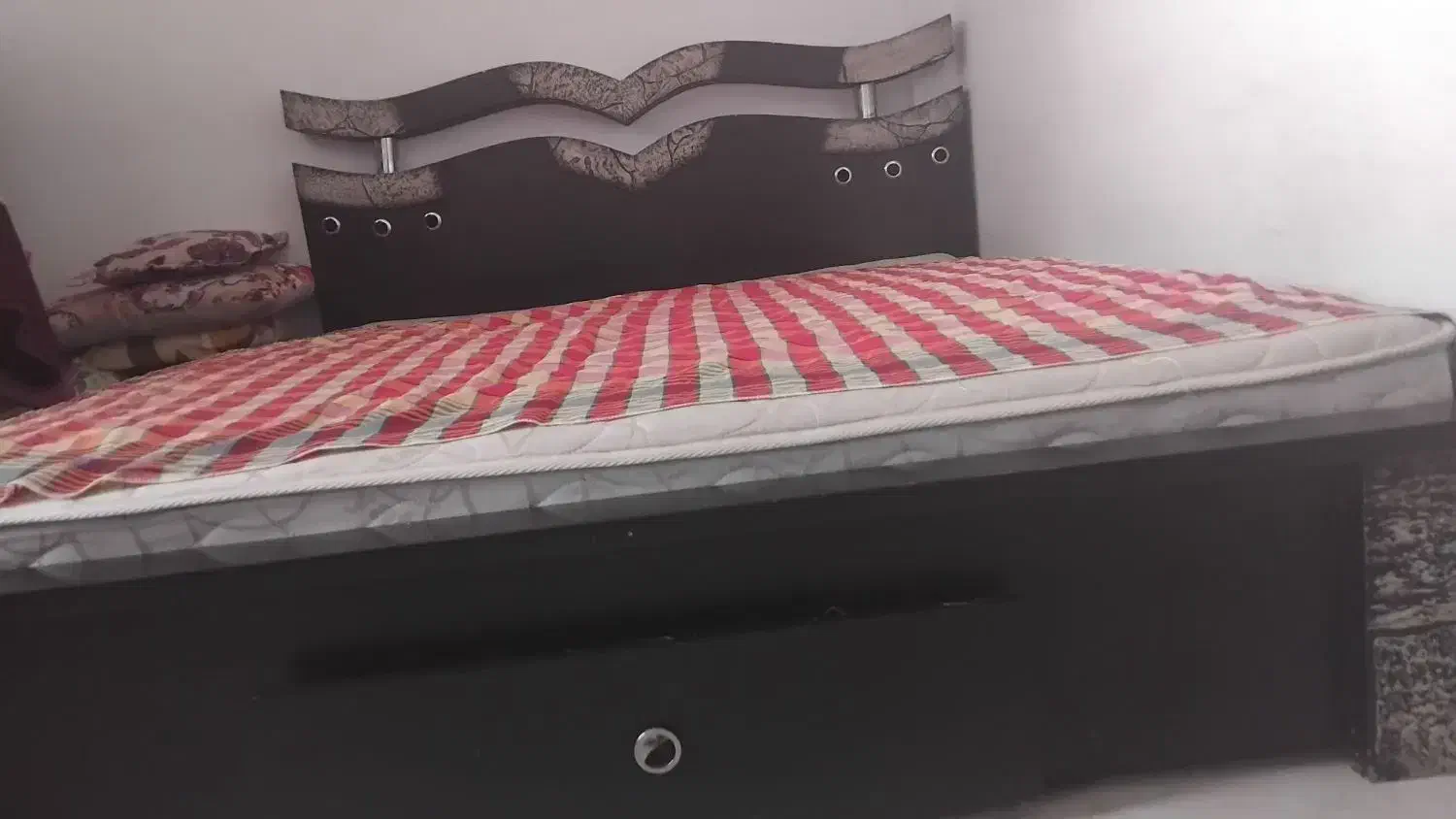 تخت خواب و آینه|تخت و سرویس خواب|تاکستان, |دیوار