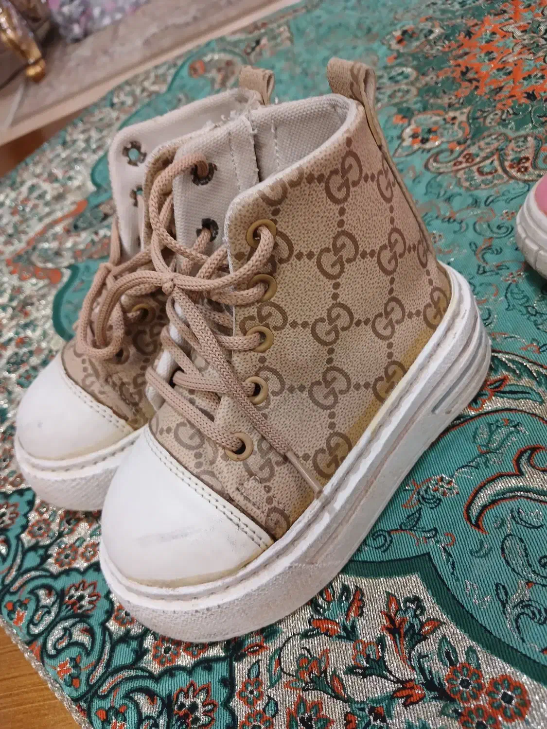 دو جفت بوت بچه|کفش و لباس بچه|قم, شهر قائم|دیوار