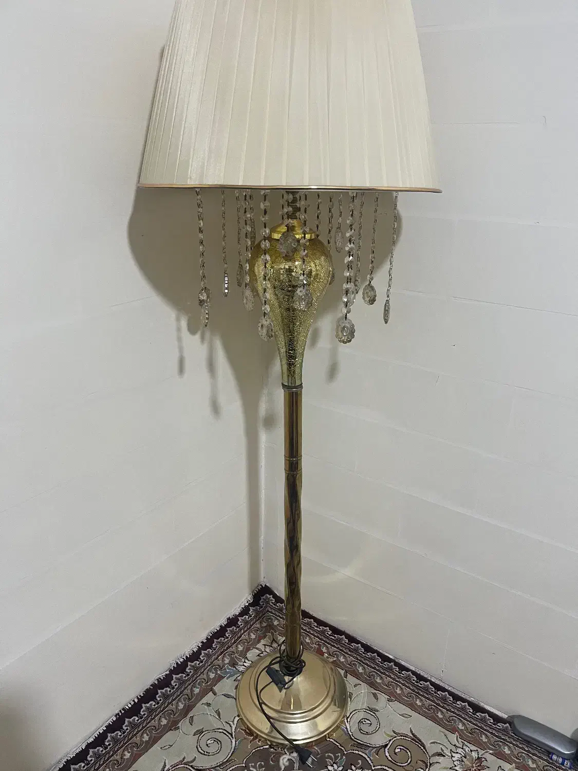 آباژور|چراغ خواب و آباژور|ری, علایین|دیوار