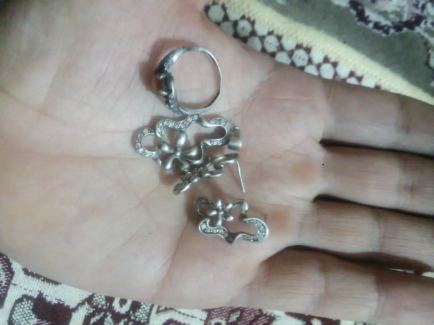 ست نقره|جواهرات|قم, قلعه عموحسین|دیوار