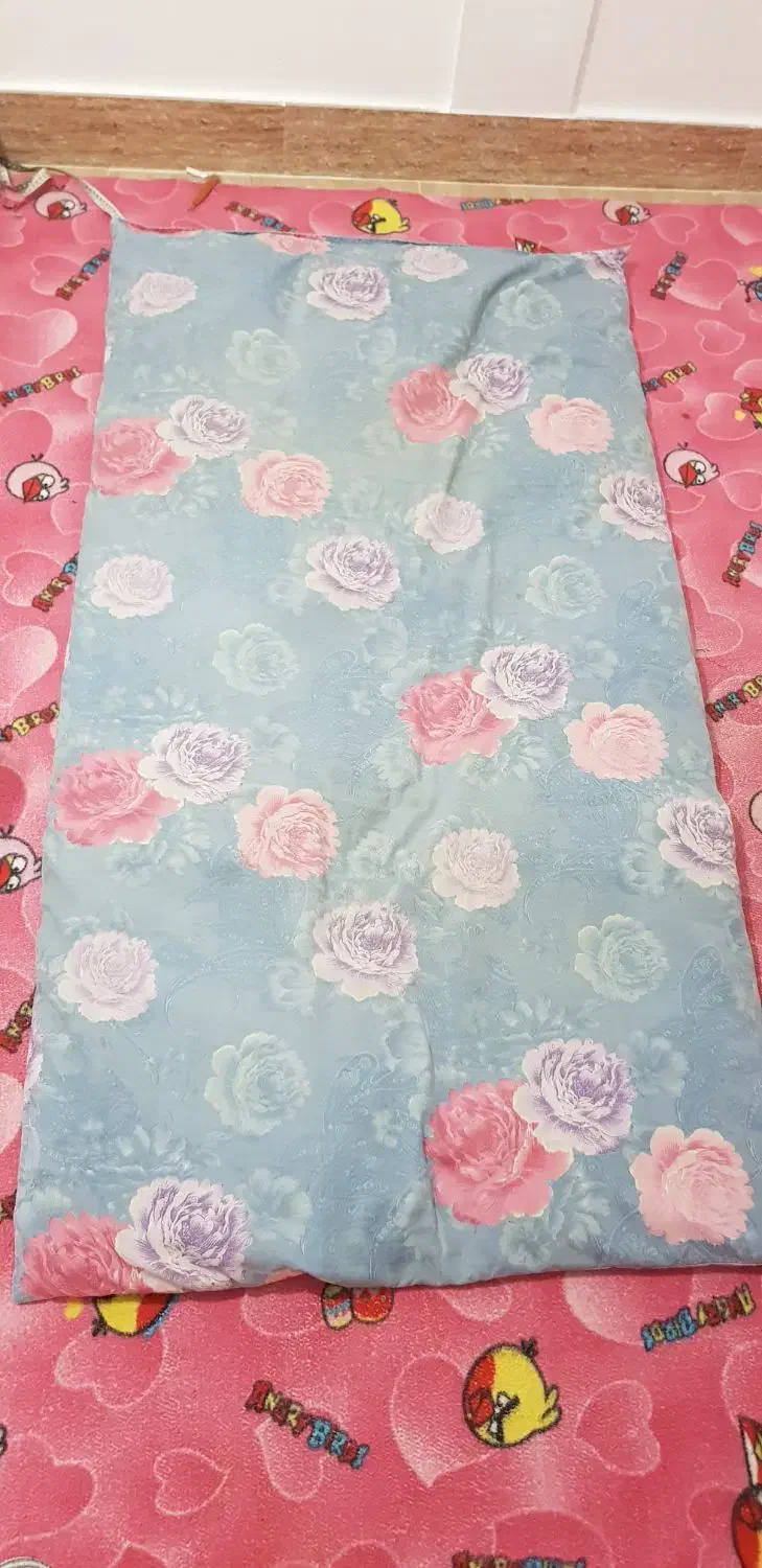 تشک|رختخواب، بالش، پتو|پیشوا, |دیوار