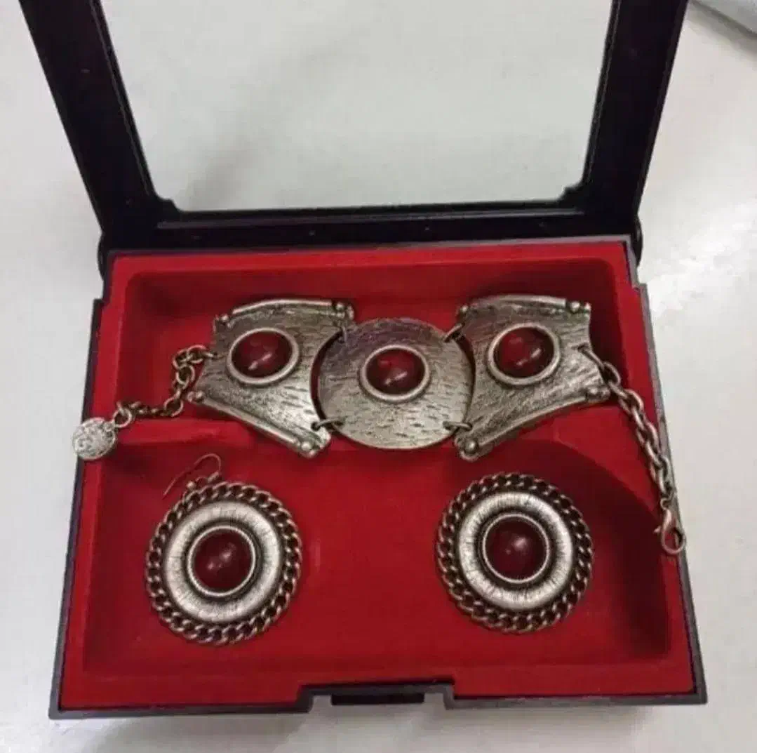 عتیقه|کلکسیون اشیاء عتیقه|تهران, صد دستگاه|دیوار