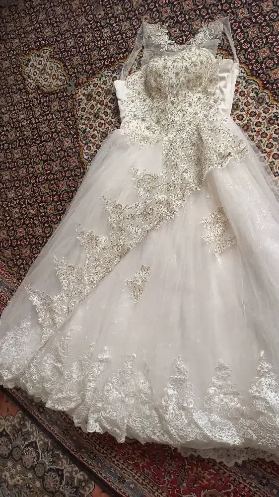 لباس عروس در حد|لباس|گالیکش, |دیوار