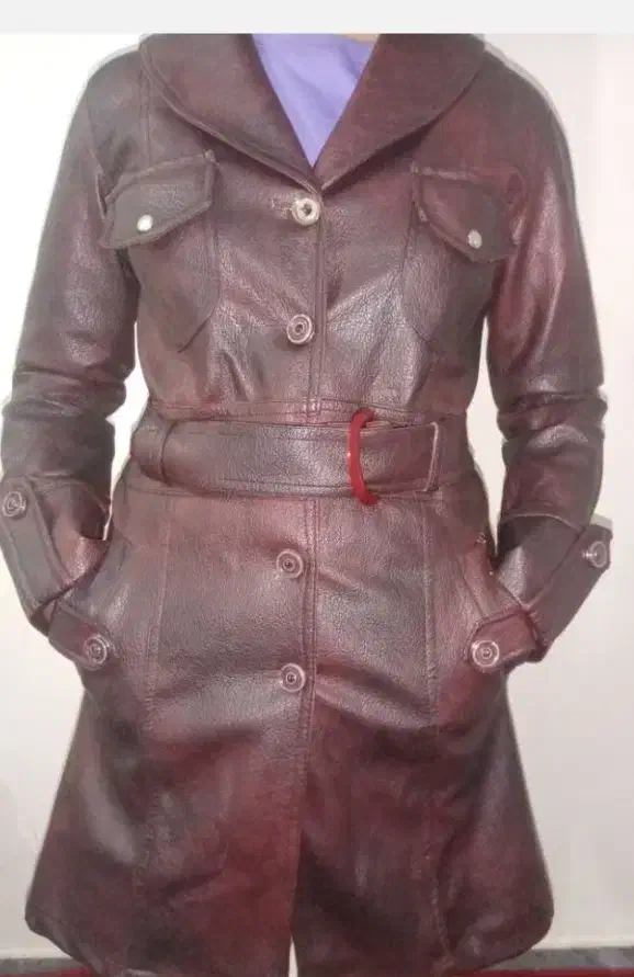 دو عدد پالتو، چرم و فوتر بد حد نونو|لباس|ایذه, |دیوار