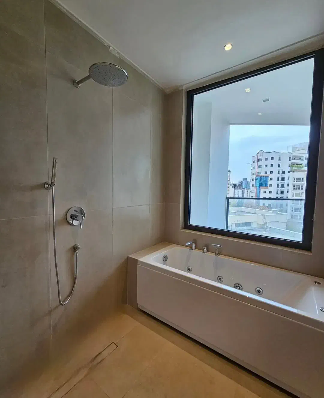 ۵۰۰متر نوساز مدرن ، تراس بزرگ با ویو ،مشاعات فول5p