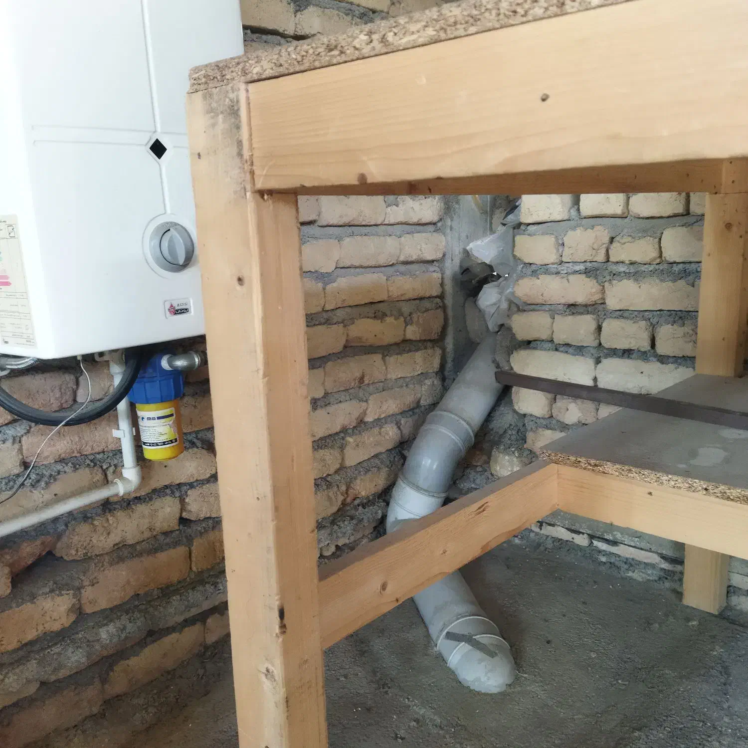 میز چوبی و آهنی خیلی خیلی تمیز با قیمت خیلی مناسب|فروشگاه و مغازه|بندر ترکمن, |دیوار