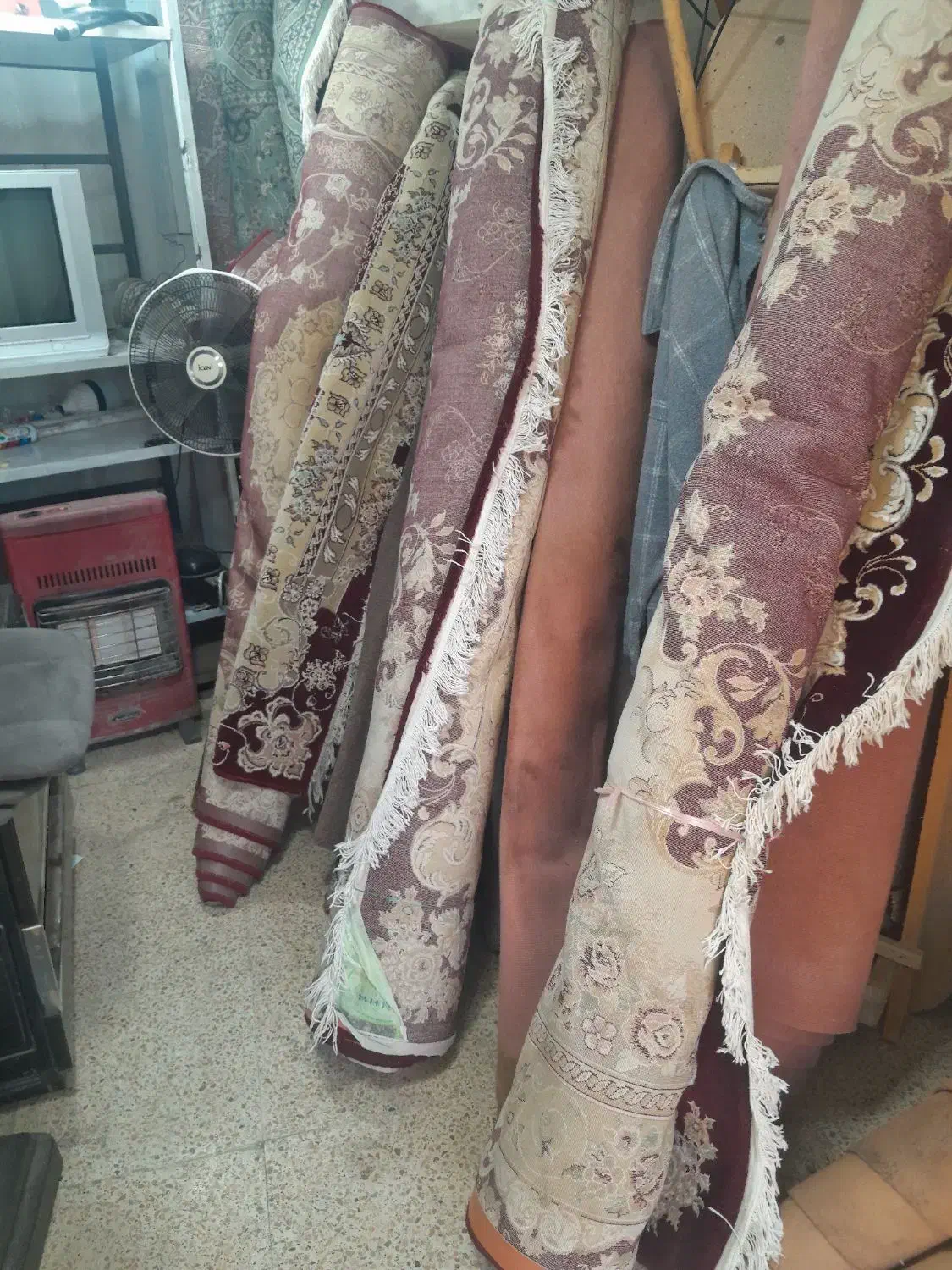 تعدادی فرش و موکت سالم|فرش|چالوس, |دیوار