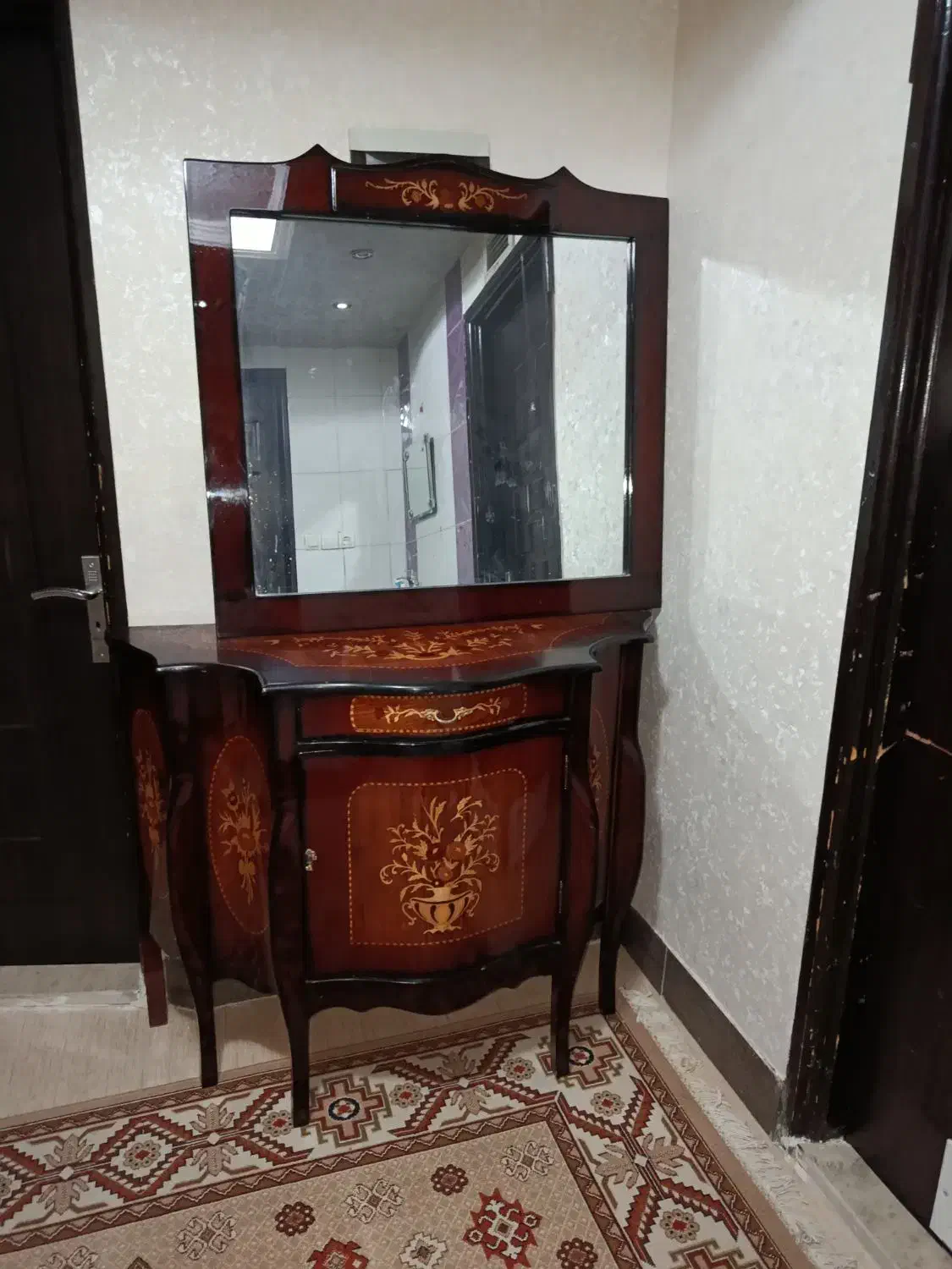 آینه کنسول|بوفه، ویترین، کنسول|تربت‌حیدریه, ۴۵ متری|دیوار