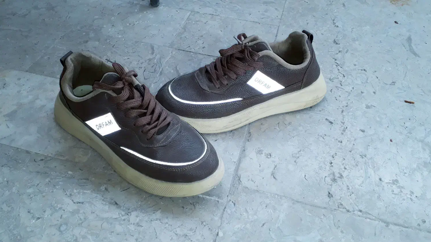 کفش کتانی نو|کیف، کفش، کمربند|شاهرود, |دیوار