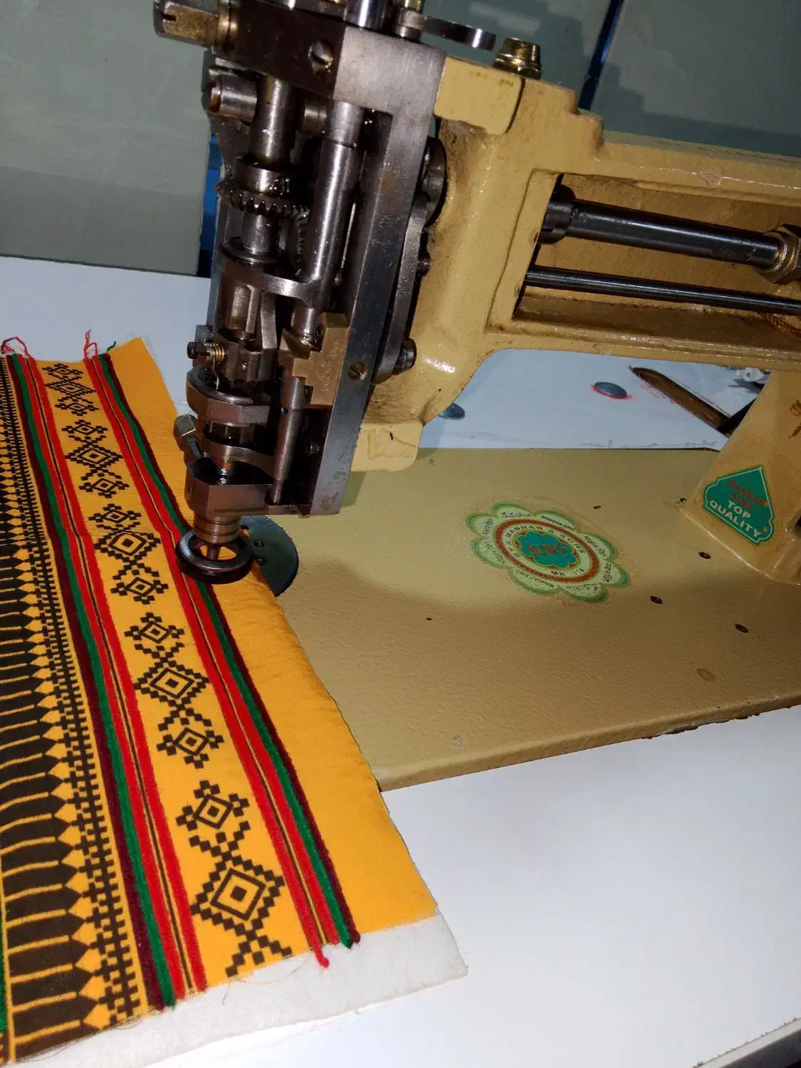 چرخ کشوک دوزی نوع|چرخ خیاطی و ریسندگی|سیب و سوران, |دیوار