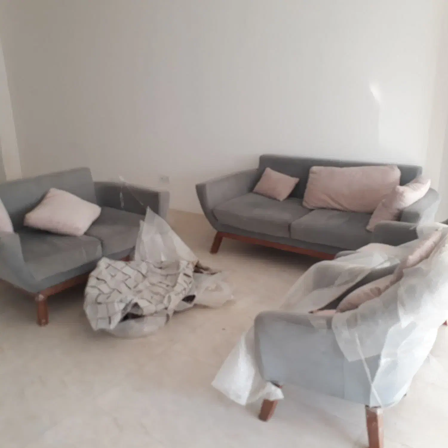 مبل راحتی ۷ نفره فقط ۴ تومن|مبلمان خانگی و میز عسلی|تهران, حسن‌آباد|دیوار