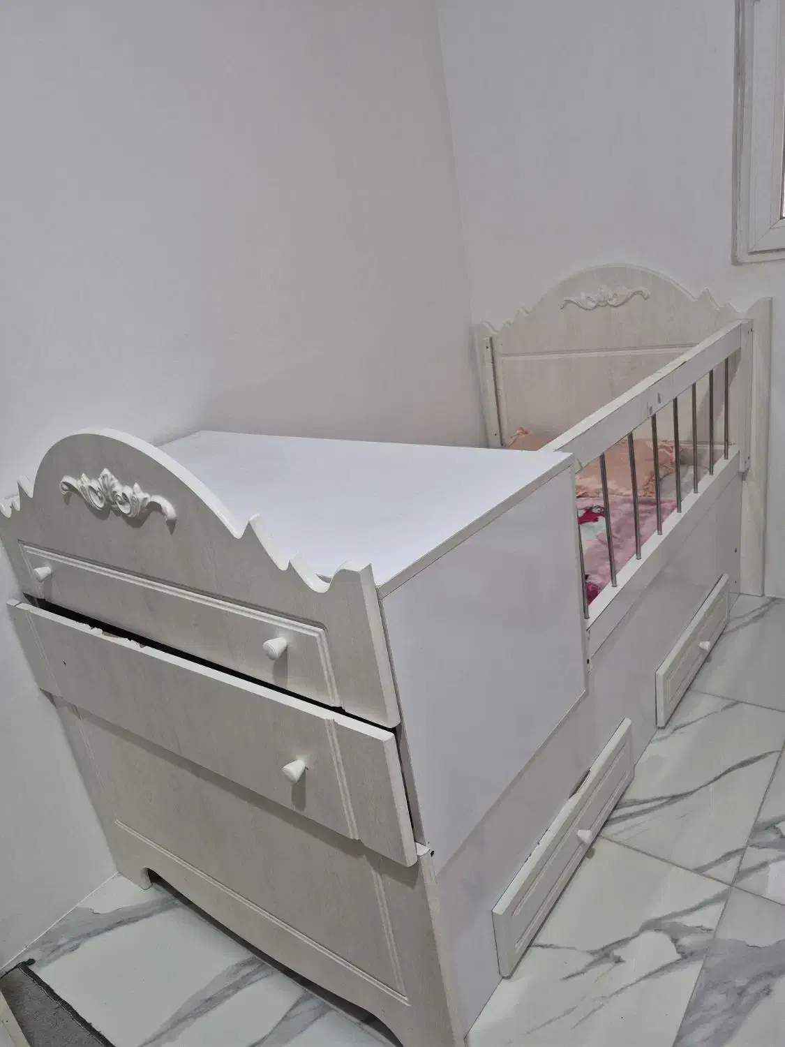 تخت کودک|تخت و صندلی بچه|خرم‌آباد, |دیوار