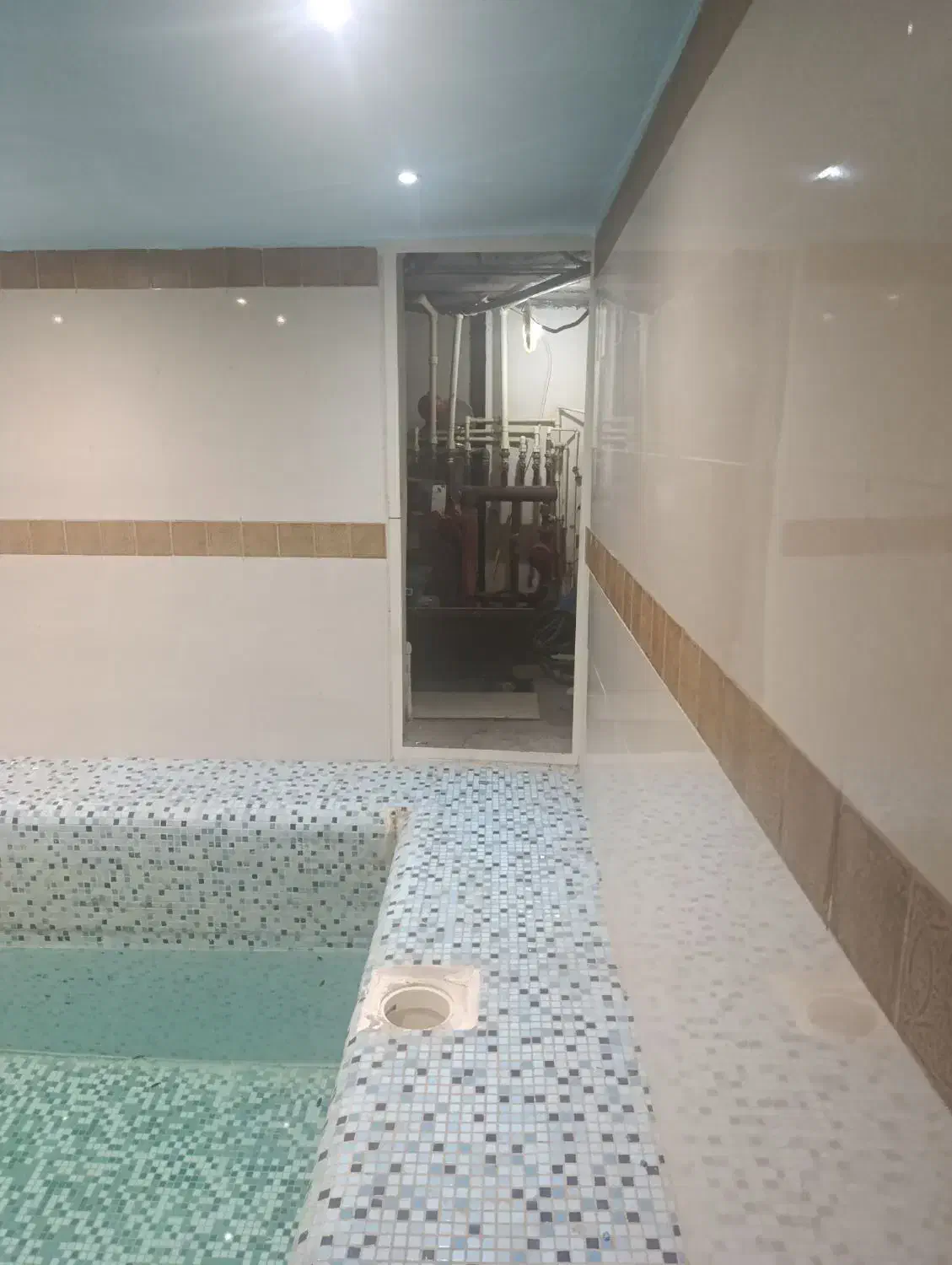 رهن خانه ویلایی ۳۲۰ متری در دل امیرآباد