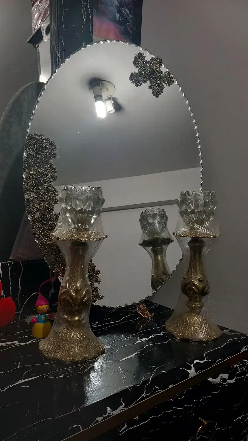 آینه و شمعدان برنجی|آینه|لاهیجان, کوی خزر|دیوار