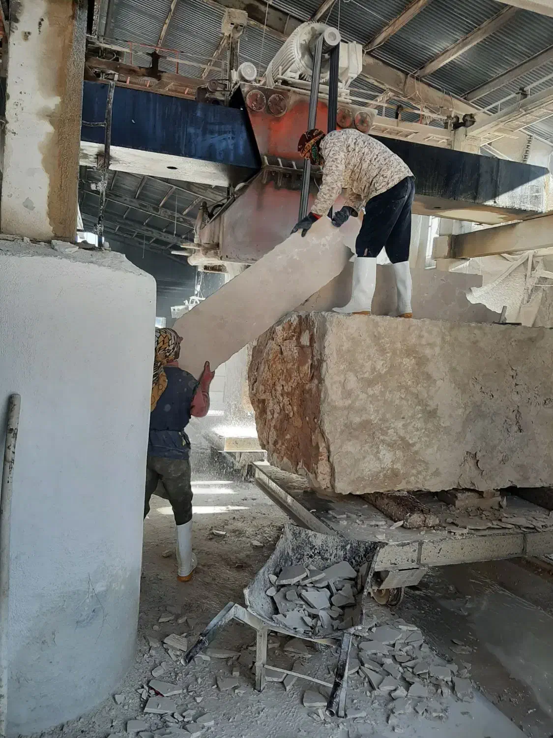 استخدام کارگر کارخانه سنگبری|استخدام صنعتی، فنی، مهندسی|کرمانشاه, |دیوار