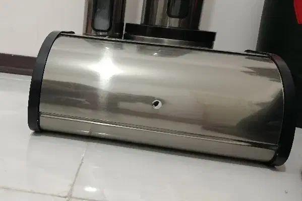 ظرف اورانوس|ظروف نگهدارنده، پلاستیکی، یک‌بارمصرف|رباط‌کریم, رباط‌کریم|دیوار