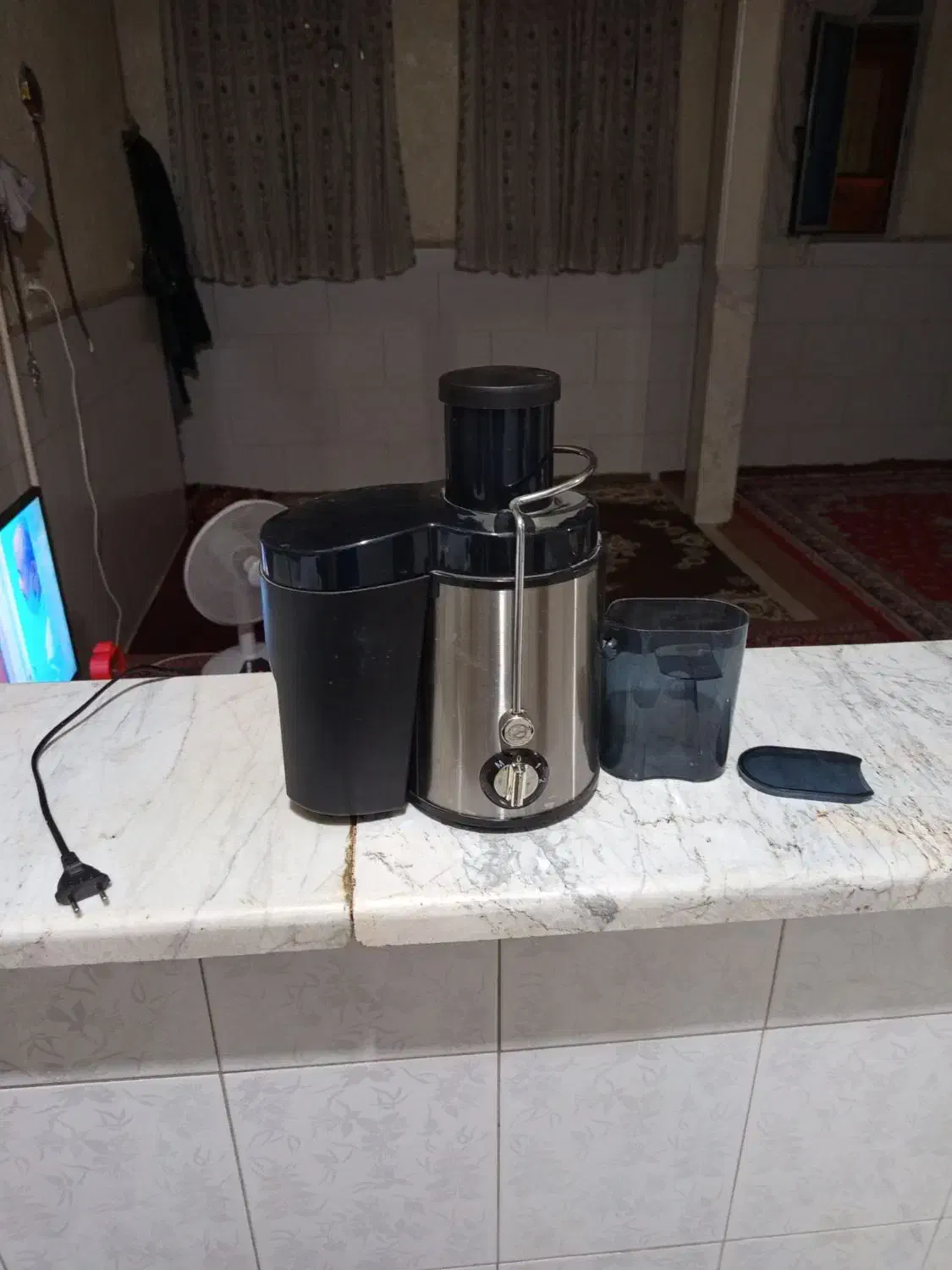 آبمیوه گیری|آبمیوه‌گیر و آب‌مرکبات‌گیر|قم, شهرک امام حسین|دیوار