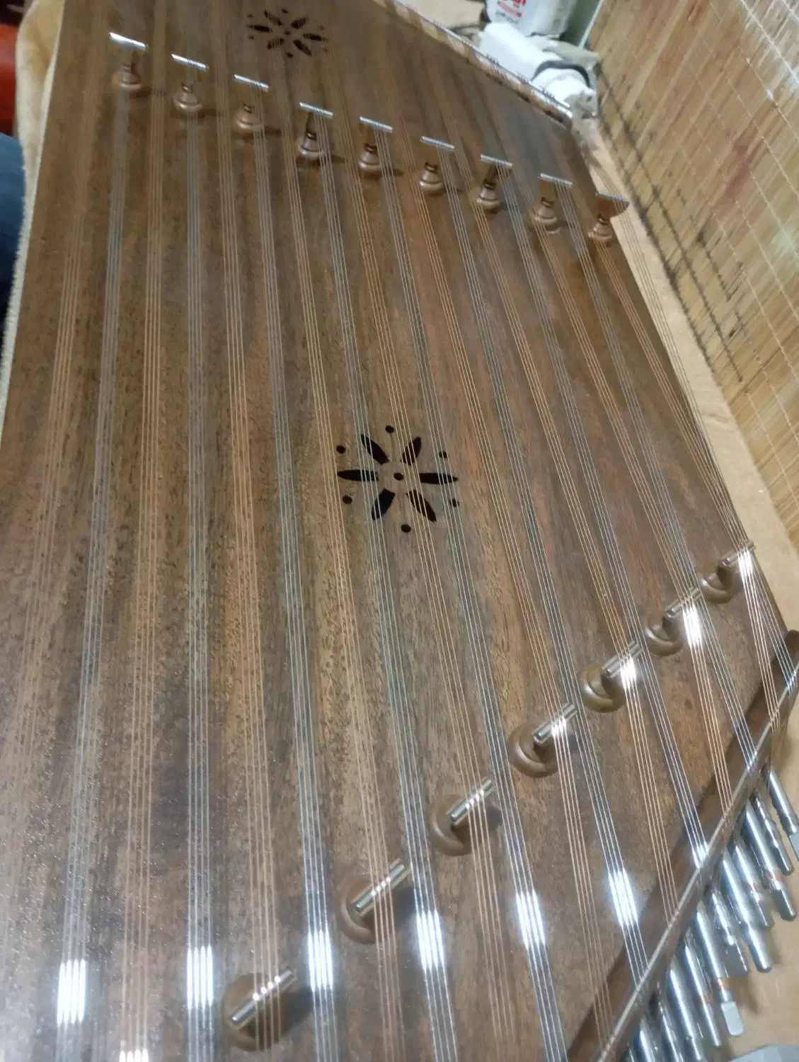 سنتور استاد آب یار|سازهای سنتی|شیراز, زند|دیوار