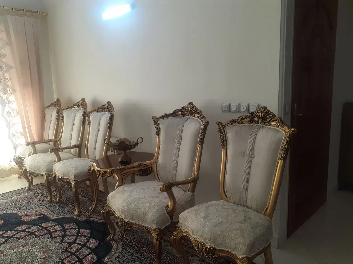 مبل ۹نفره همراه یه میز بزرگ ودوتاعسلی درحدنو|مبلمان خانگی و میز عسلی|تهران, جیحون|دیوار
