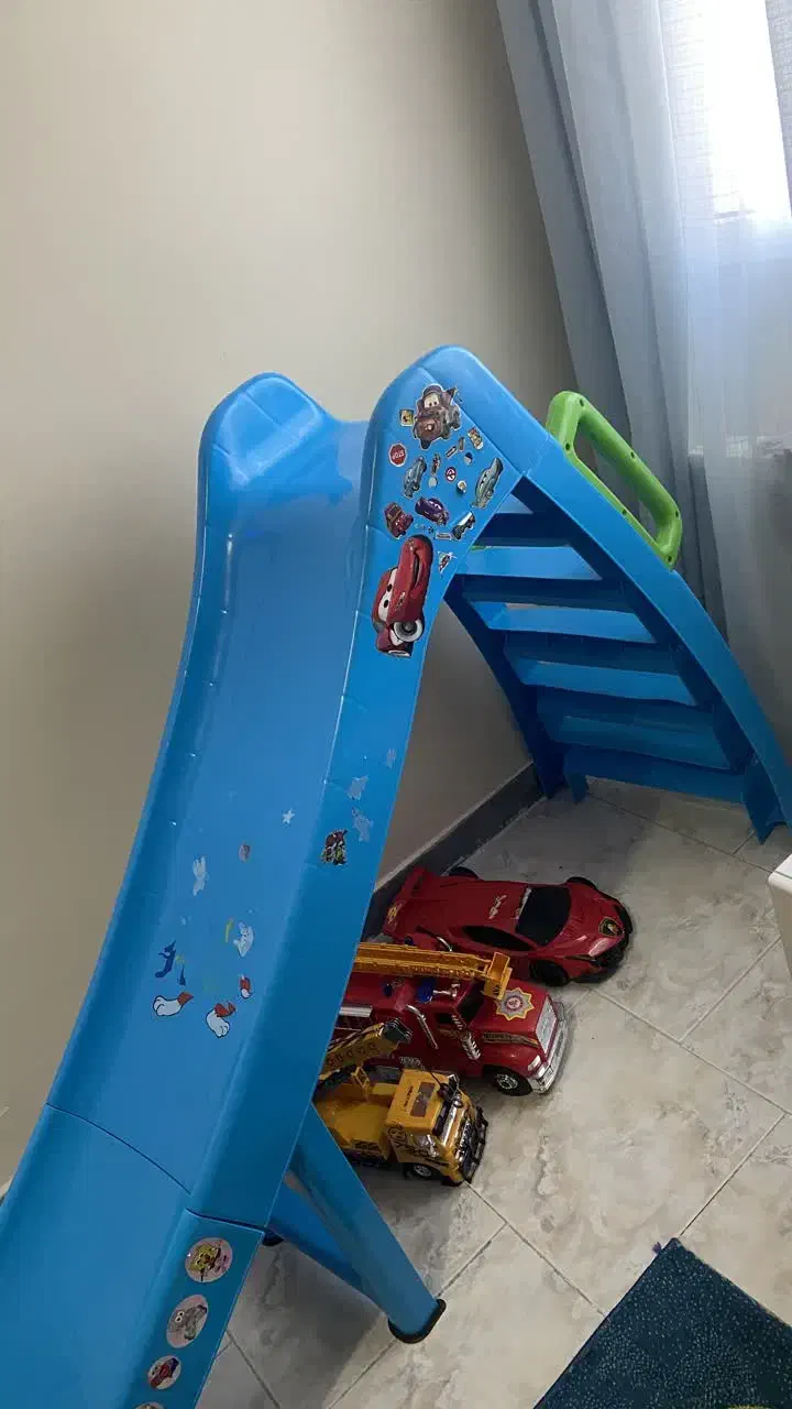 سرسره|اسباب‌بازی بچه|فردیس, نگارستان|دیوار