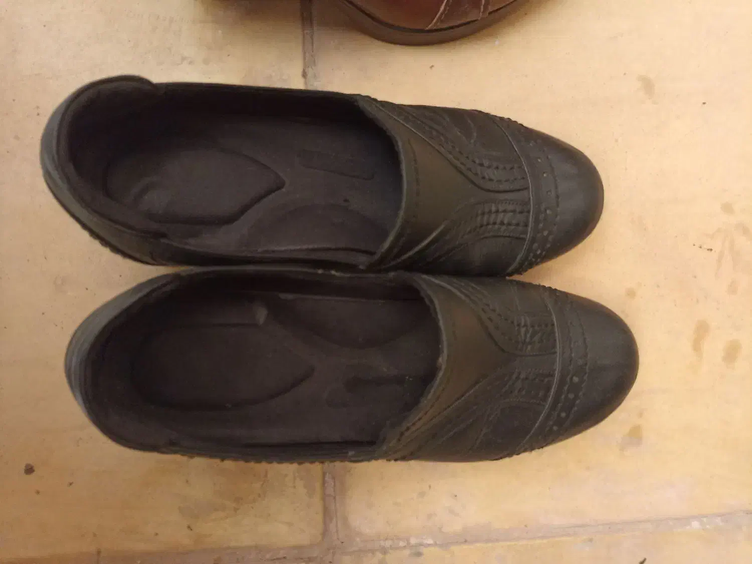 کفش|کیف، کفش، کمربند|کاشان, میدانگاه آقا|دیوار