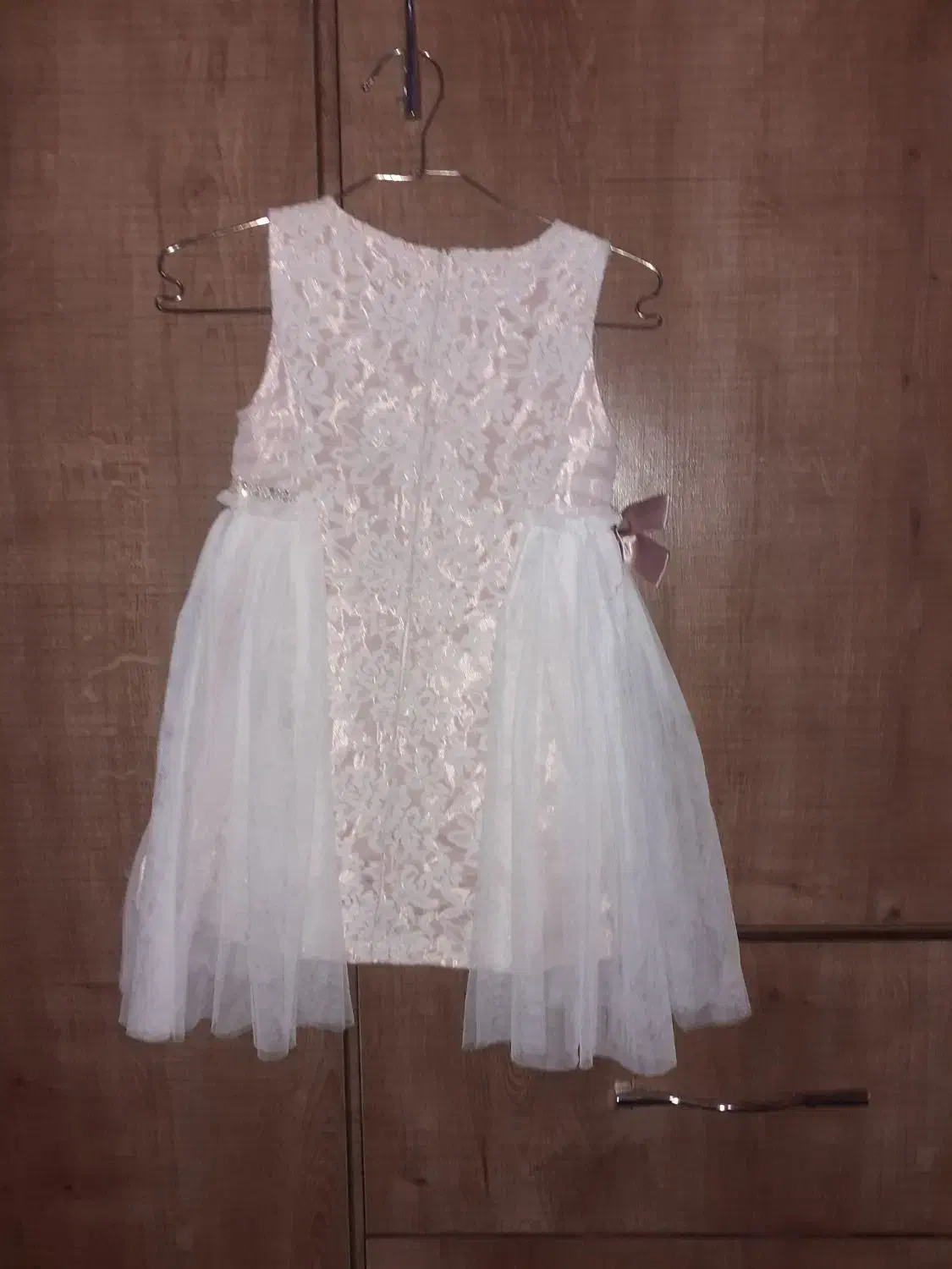 لباس بچگونه|کفش و لباس بچه|اهواز, زندوکیلی|دیوار