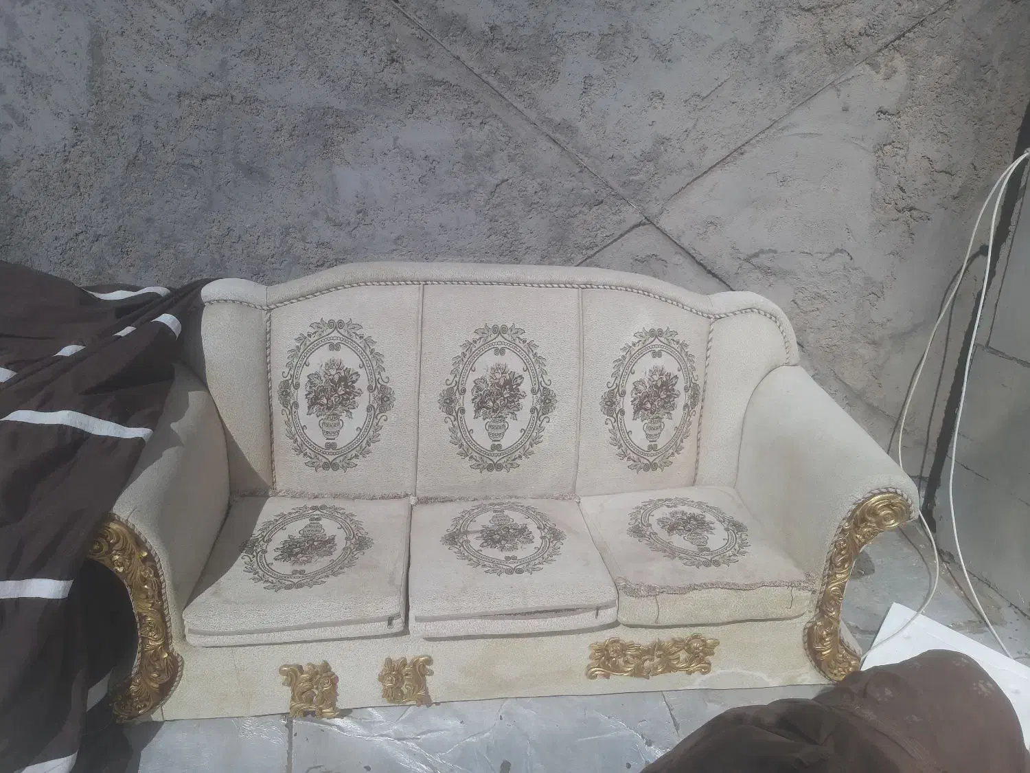 یک دست مبل هفت نفره سالم و تمیز|مبلمان خانگی و میز عسلی|سیرجان, |دیوار