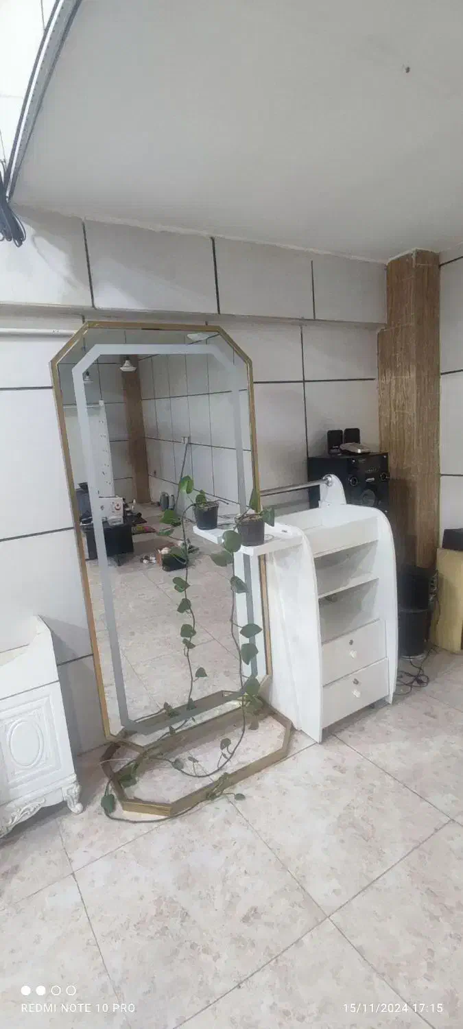 اینه قدی  آرایشگری|آرایشگاه و سالن‌های زیبایی|محمدیه-قزوین, |دیوار