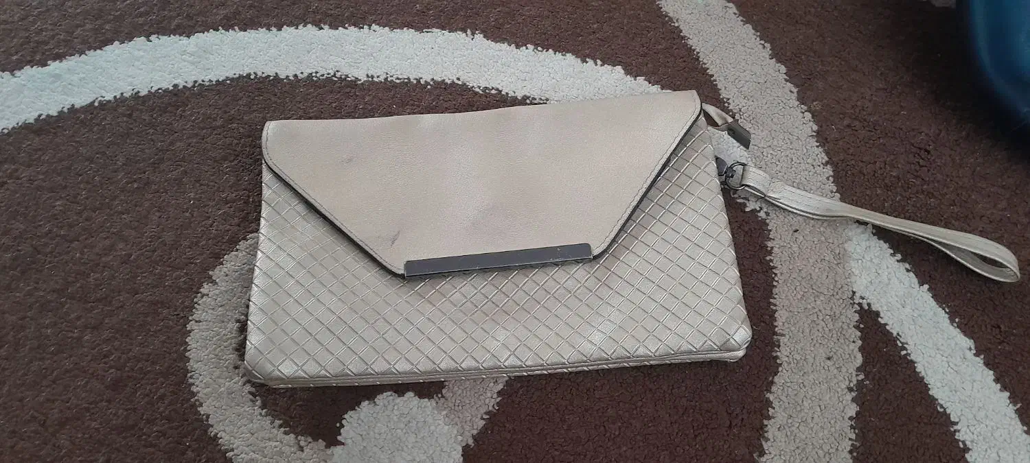 کیف|کیف، کفش، کمربند|پیشوا, |دیوار