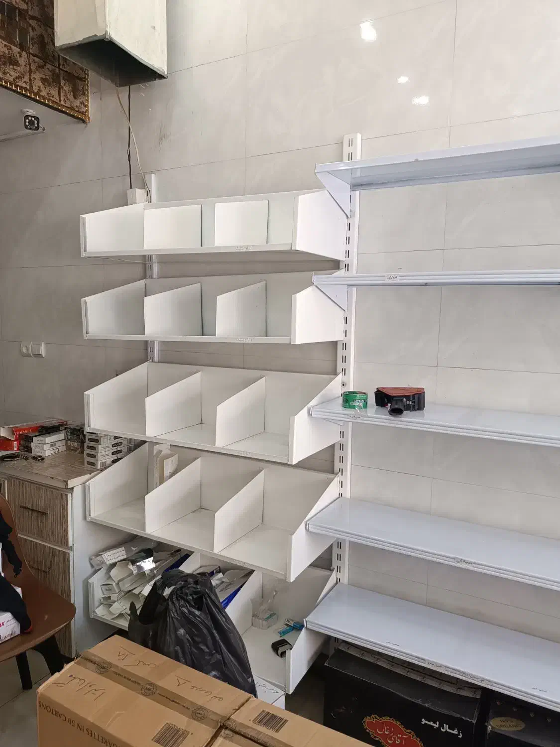 قفسه و پیشخوان ویترینی 1/5متری درحدنو|فروشگاه و مغازه|بهارستان, |دیوار