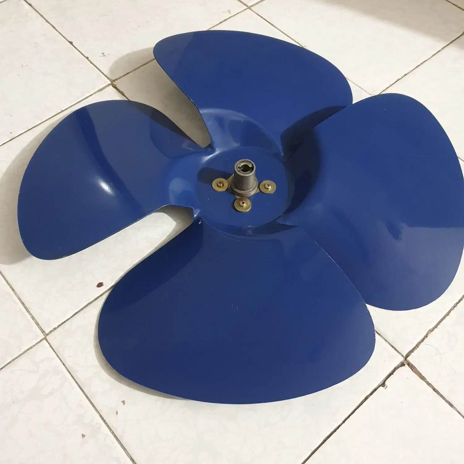 پره فلزی پنکه توشیبا|پنکه و تصفیه‌کنندهٔ هوا|بیرجند, |دیوار