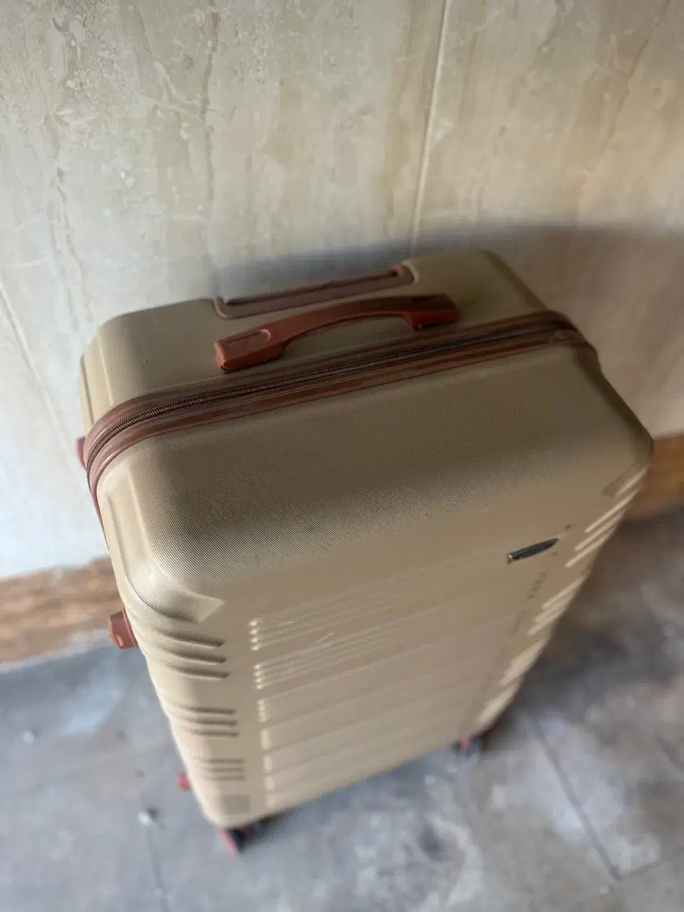 چمدان هوسونی|کیف، کفش، کمربند|همدان, |دیوار