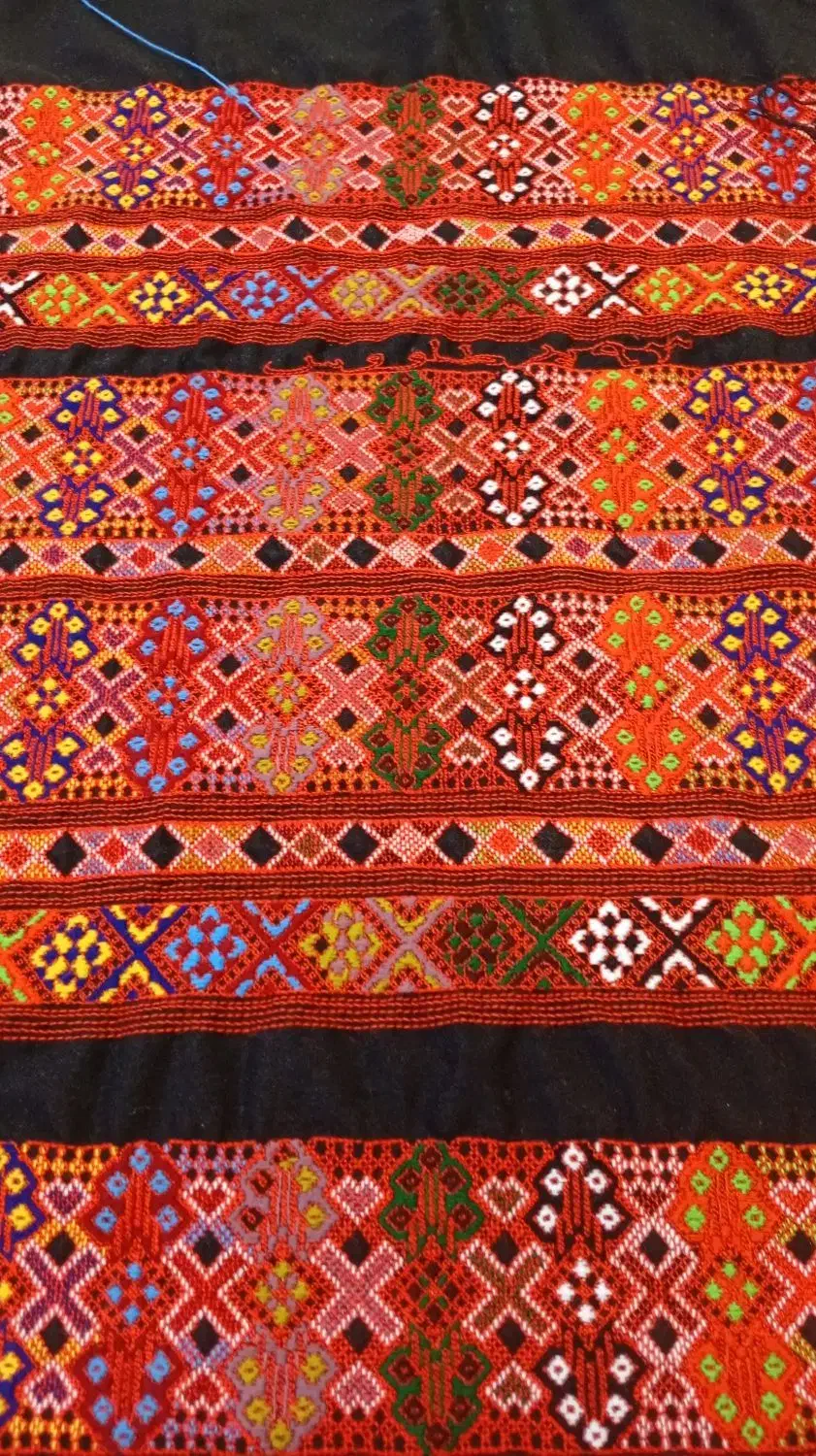 زی استین پر طاووس|لباس|هامون, |دیوار