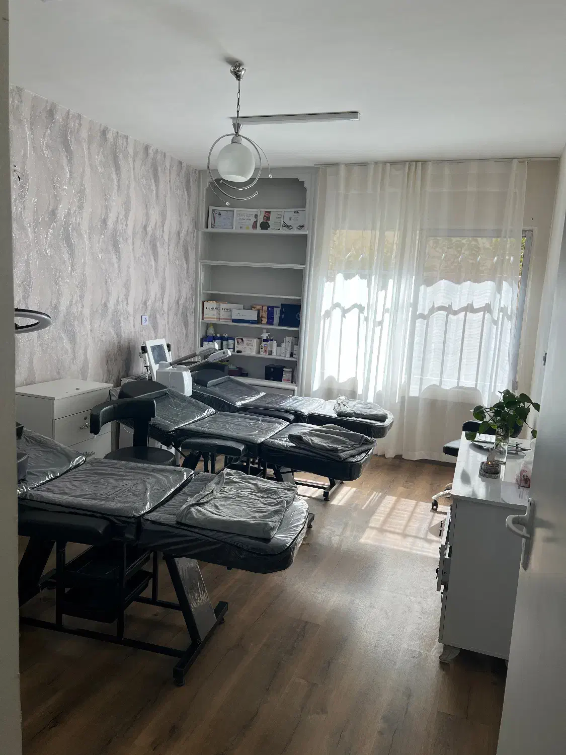 اجاره لاین ناخن .مژه.فشیال|اجارهٔ دفتر کار، اتاق اداری، مطب|اصفهان, خانه اصفهان|دیوار