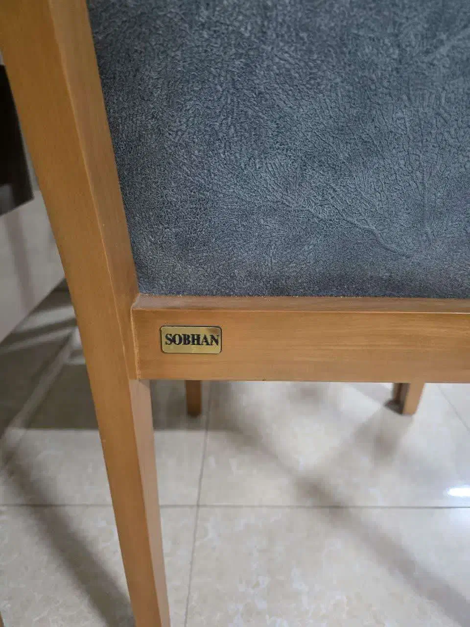 میز ناهارخوری چهار نفره(دوتا صندلی دارد)|میز و صندلی غذاخوری|گلبهار, شهر جدید گلبهار|دیوار