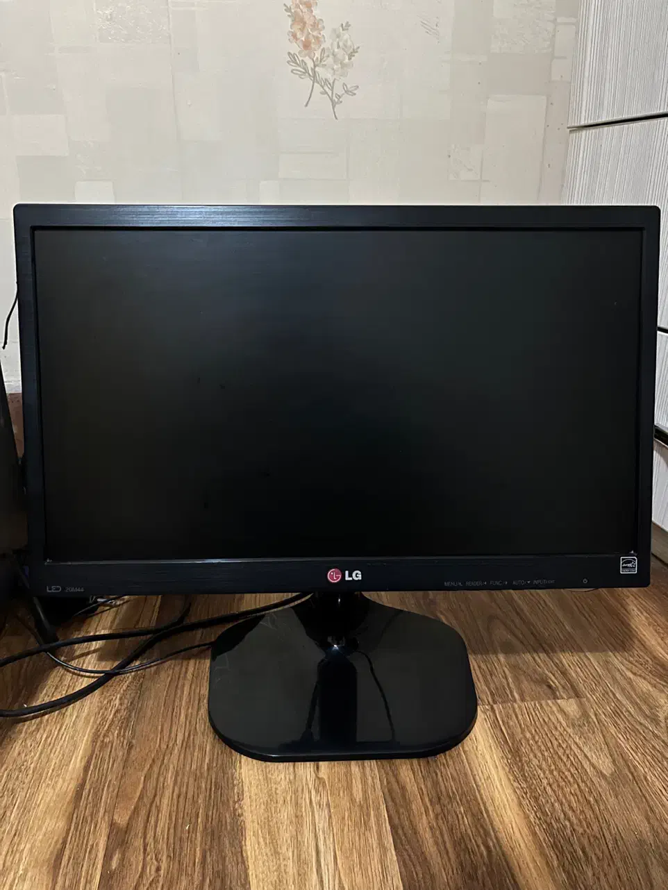مانیتور ۱۹ اینچ ال جی|رایانه رومیزی|رشت, معلم|دیوار