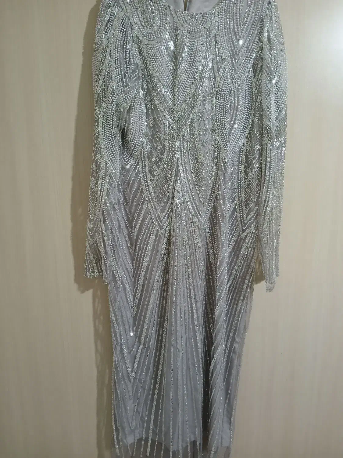 پیراهن مجلسی|لباس|ری, دیلمان|دیوار