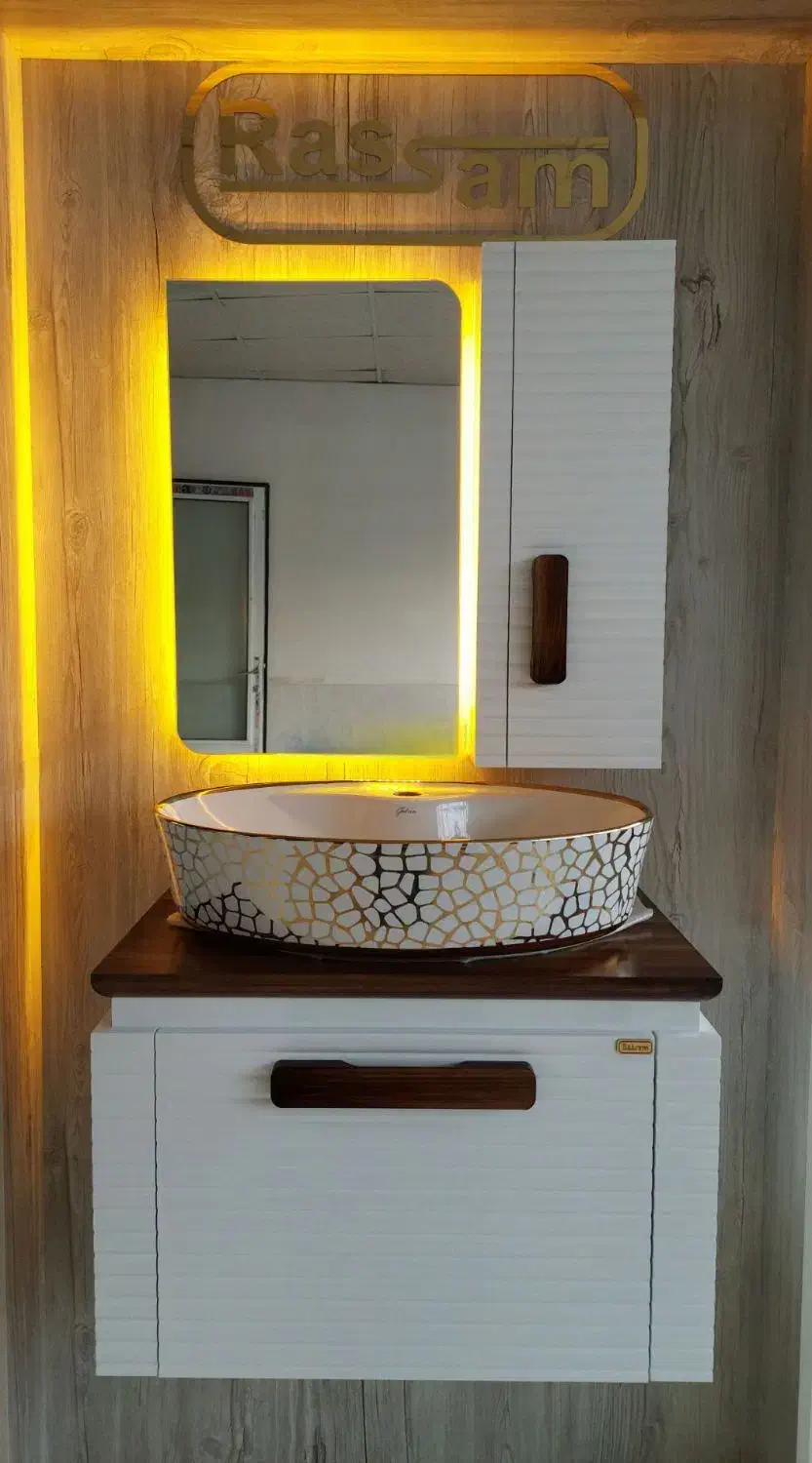 اینه و باکس درمدلهای مختلف با بهترین کیفیت|لوازم سرویس بهداشتی|همدان, |دیوار