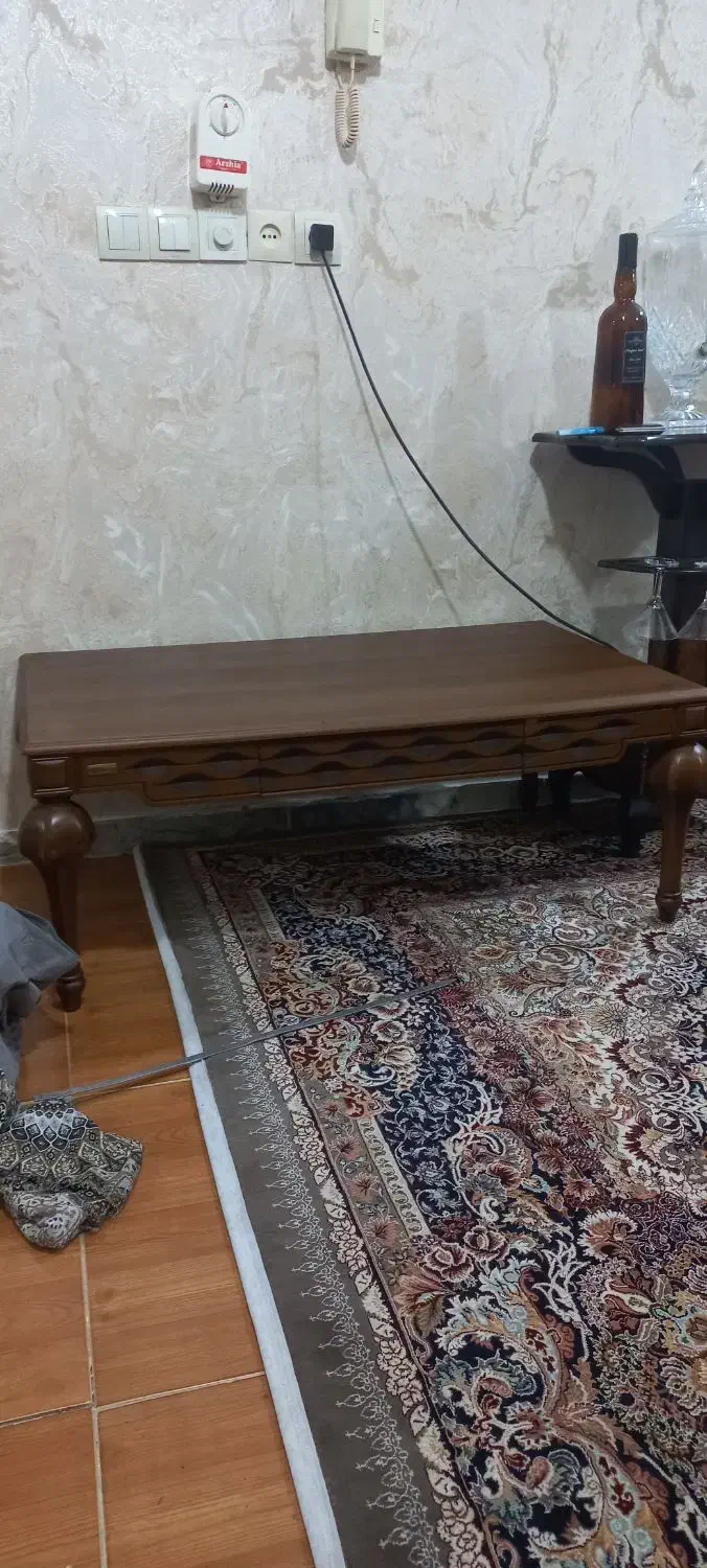 میز تنها|مبلمان خانگی و میز عسلی|گرگان, |دیوار