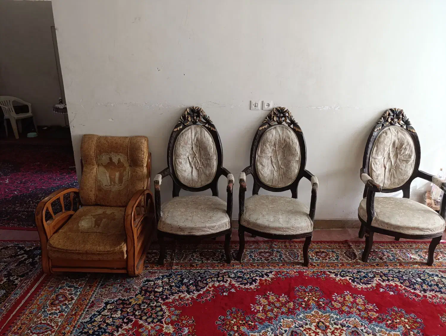 یک دست کامل ۹نفره چوب گردوـیک دست کامل ۶ نفره چوب|مبلمان خانگی و میز عسلی|شیراز, شهرک والفجر|دیوار