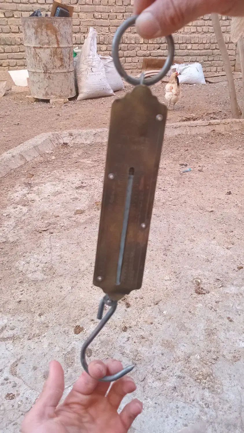 ترازو|کلکسیون اشیاء عتیقه|اصفهان, درب سیبه علیا|دیوار