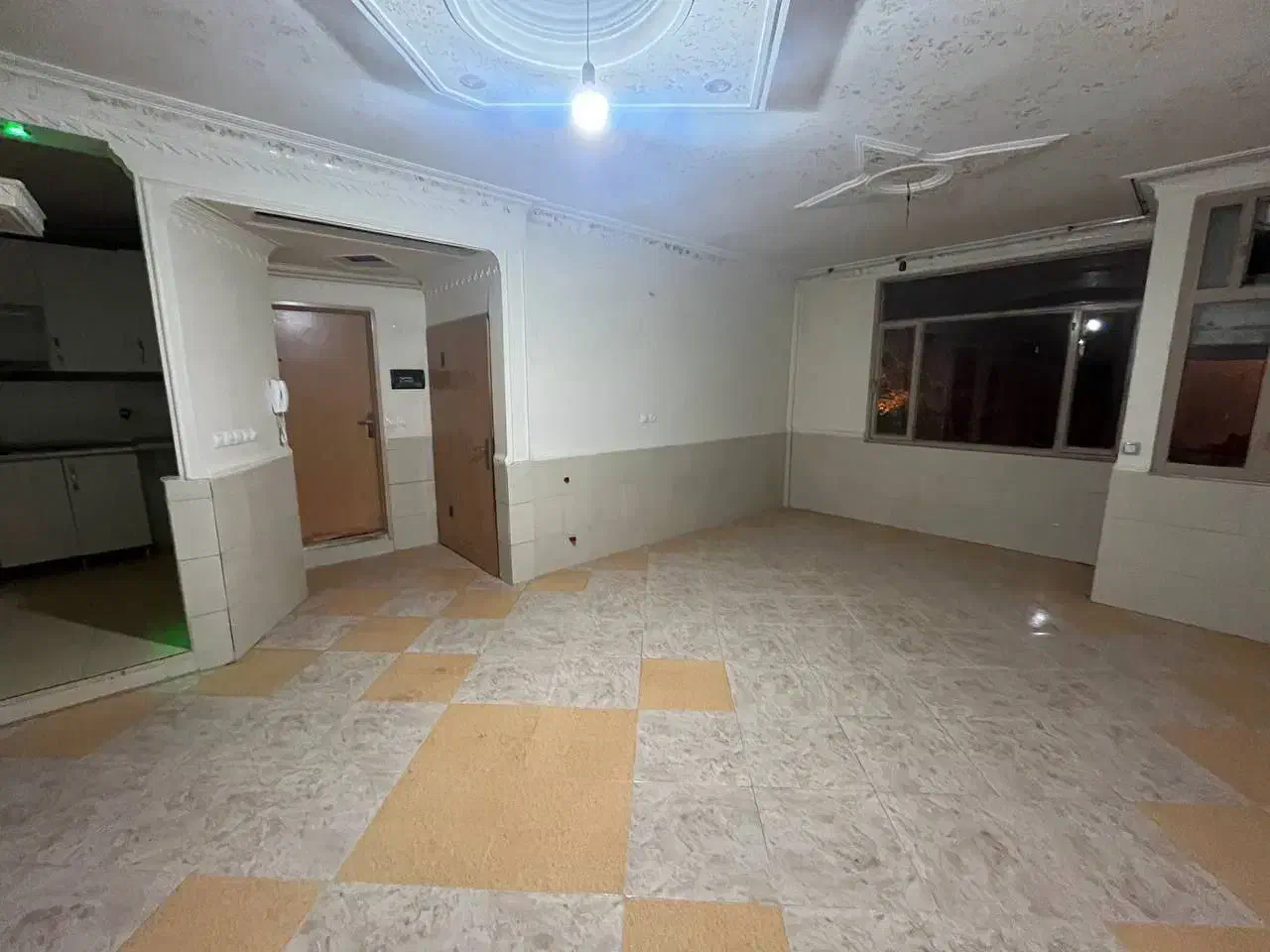 فروش واحد 95 متری / شهدای صفری / قولنامه معتبر|فروش آپارتمان|اراک, |دیوار