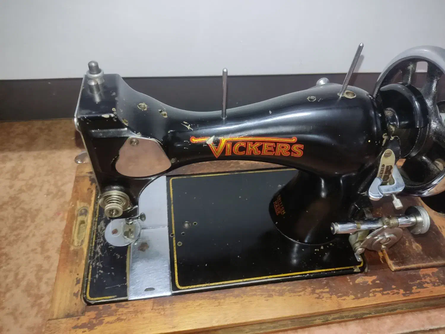 چرخ خیاطی قدیمی ویکرز|کلکسیون اشیاء عتیقه|اهواز, نادری|دیوار