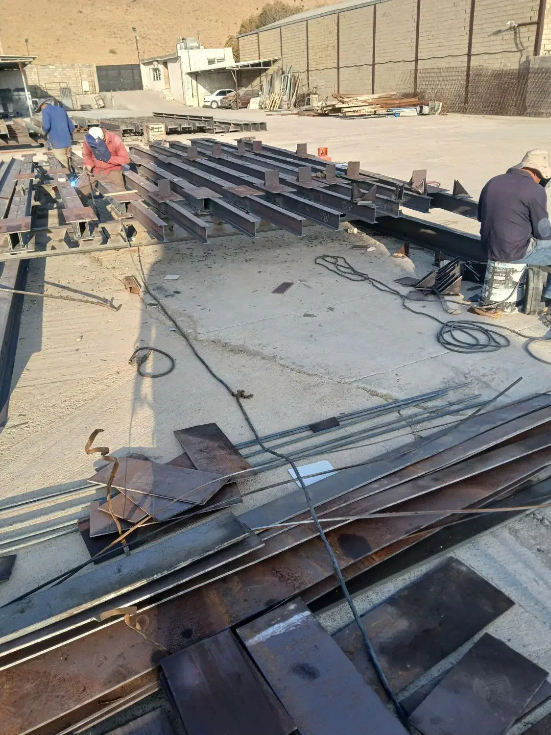 نیاز به جوشکار وبرشکار|استخدام صنعتی، فنی، مهندسی|شیراز, سفیرشمالی|دیوار