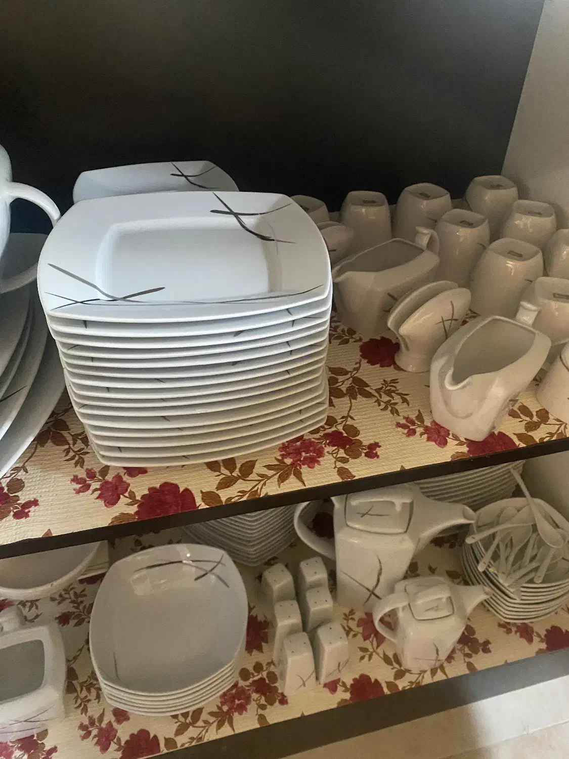 سرویس چینی درجه یک تقدیس ۱۸نفره|ظروف سرو و پذیرایی|چالوس, |دیوار