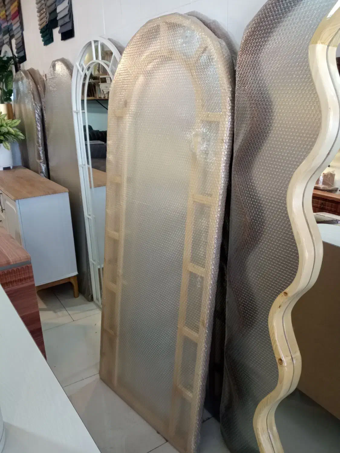 آینه قدی دفرمه و پنجره ای|آینه|سیرجان, |دیوار