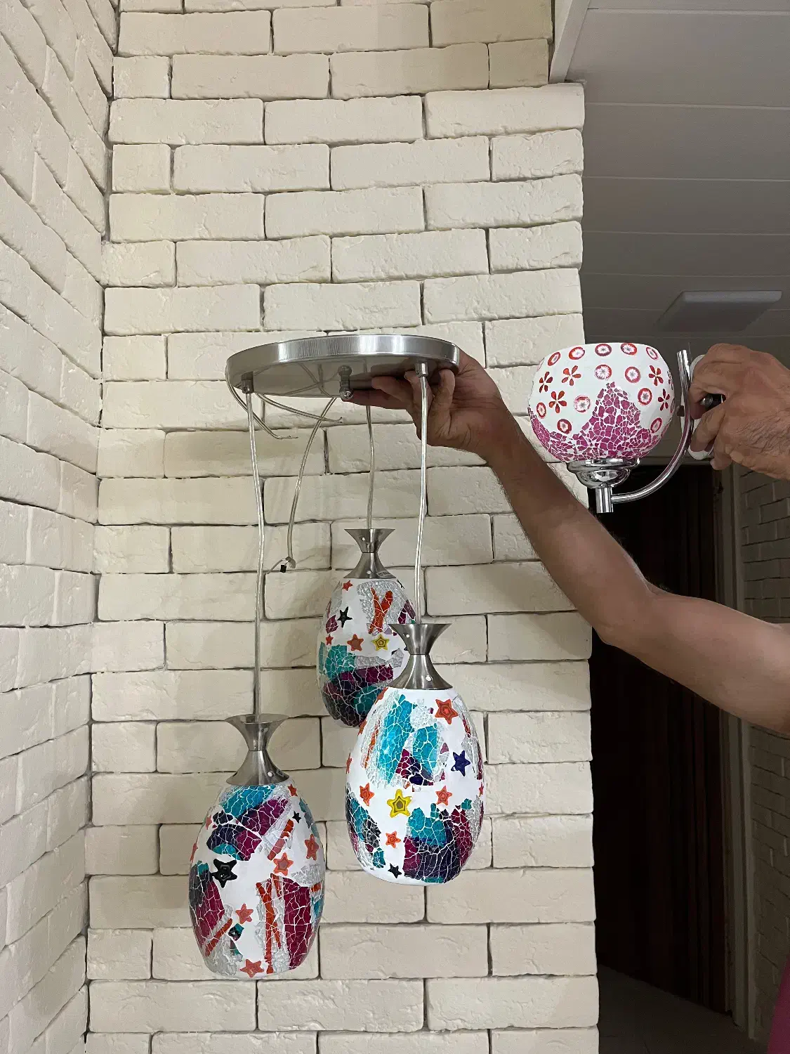 چراغ اویز و‌شب خواب|لوستر و چراغ آویز|کاشان, شهرک خاتم الانبیا (مسکن ملی کاشان)|دیوار