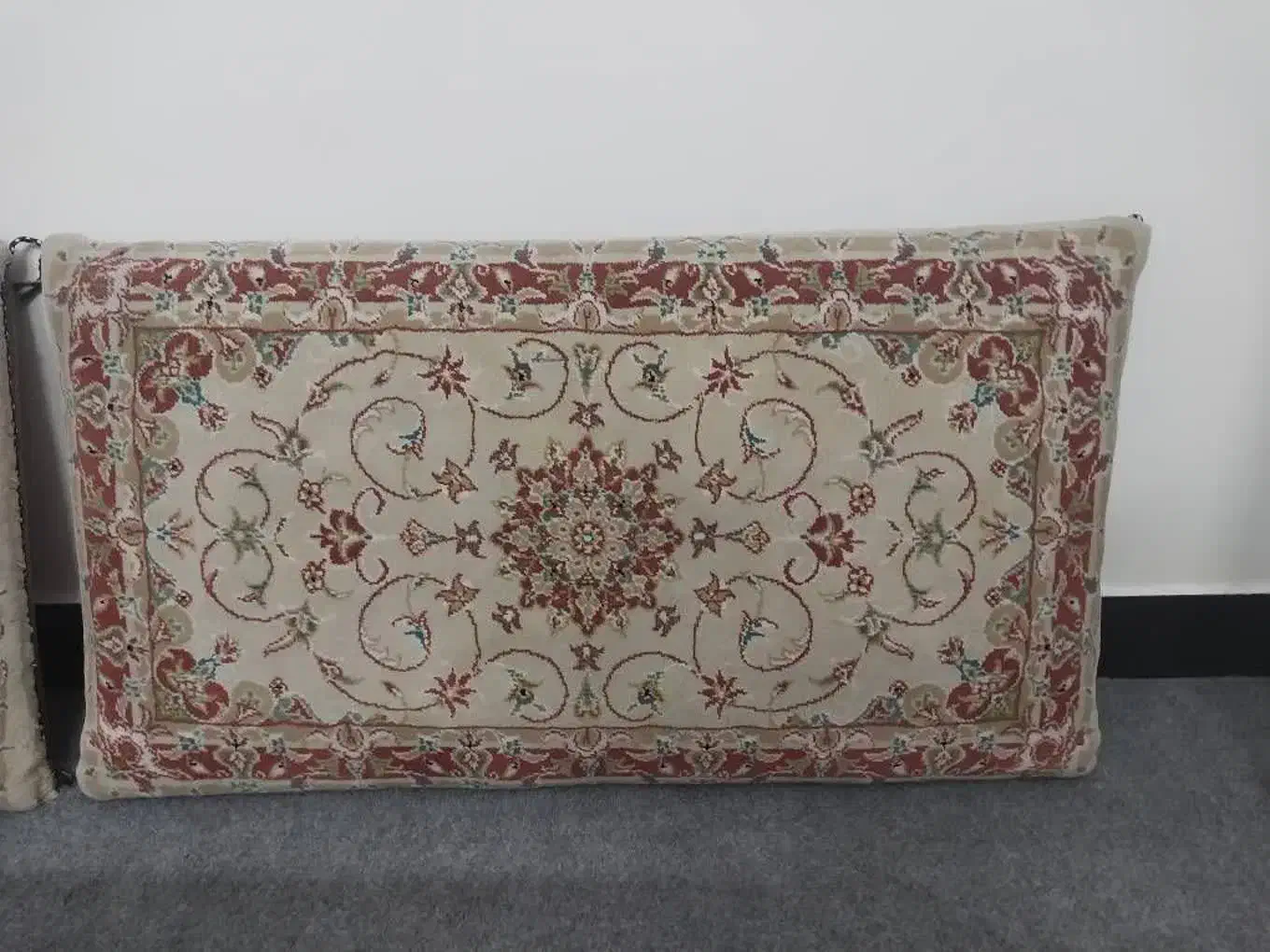 پشتی|پشتی|تهران, پرستار|دیوار